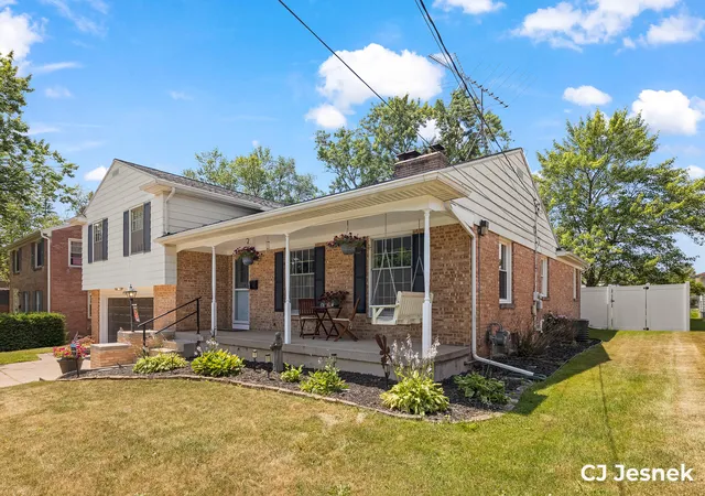 Photo 1 of Sale Pending at 1929 Lotus Ave Se, Grand Rapids, MI 49506 | MLS# 65026036192 | Listing updated on 2026-08-29