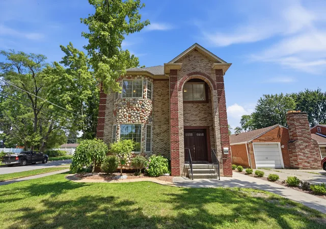 Photo 3 of Single family home for sale at 8336 Nightingale St, Dearborn Heights, MI 48127 | MLS# 81026036189 | Listing updated on 2026-09-15