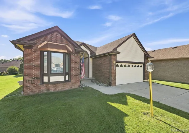 Listing Photo 4 - Condo for sale in building located at 36464 Perfecta Ct, Clinton Township, MI 48035 1017
