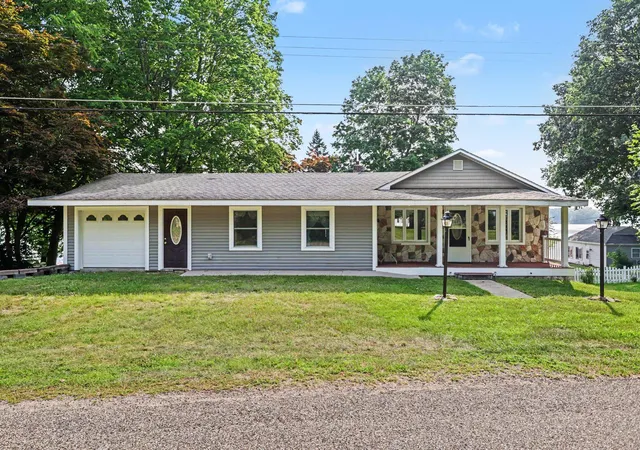 Photo 2 of Single family home for sale at 58881 Yeatter Rd, Colon, MI 49040 | MLS# 66026036206 | Listing updated on 2026-07-15