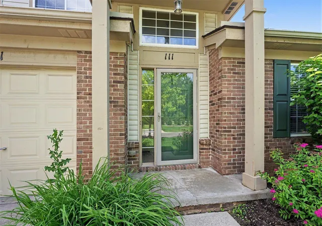 4th image of 111 S Vista Dr, Auburn Hills, MI 48326 | MLS# 58050215037