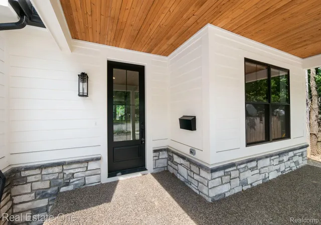 Photo 3 of Single family home for sale at 4016 W Webster Rd, Royal Oak, MI 48073 | MLS# 20261054702 | Listing updated on 2026-07-17