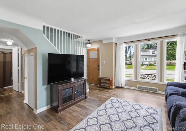 5th image of 33065 John Hauk St, Garden City, MI 48135 | MLS# 20261054705