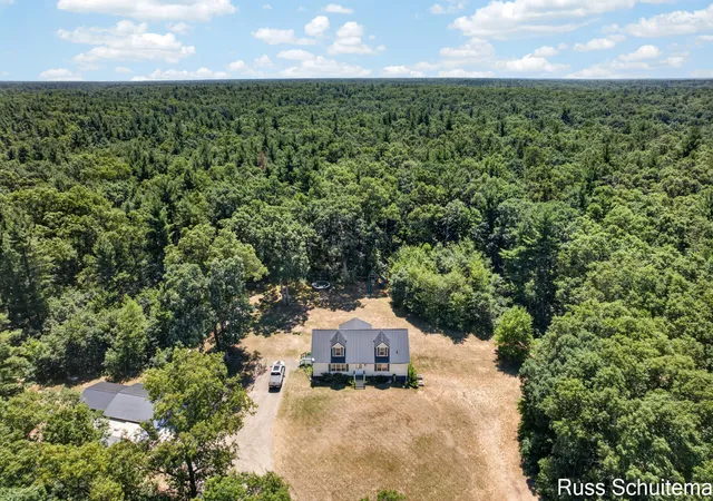 Photo 3 of Single family home for sale at 11508 Nichols Rd, Holton, MI 49425 | MLS# 71026036220 | Listing updated on 2026-08-26