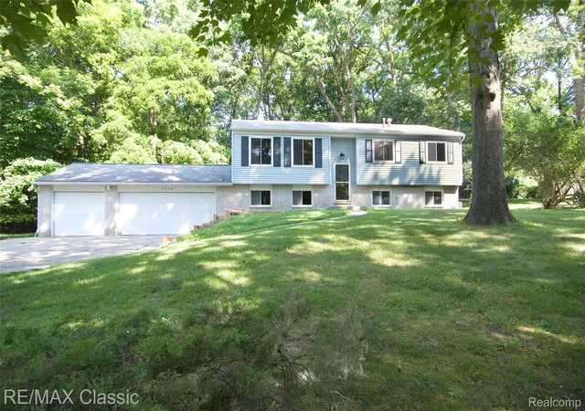 Photo 1 of Sale Pending at 2656 Kathleen Dr, Brighton, MI 48114 | MLS# 20261054717 | Listing updated on 2026-09-06