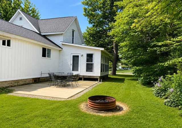 Photo 24 of Single family home for sale at 211 E Sycamore St, Three Oaks, MI 49128 | MLS# 69026036227 | Listing updated on 2026-09-30