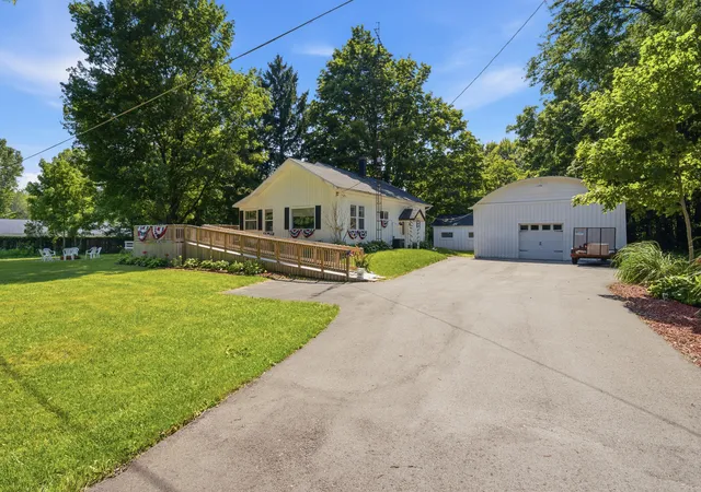 2nd image of 4136 Pier Rd, Benton Harbor, MI 49022 | MLS# 69026036225