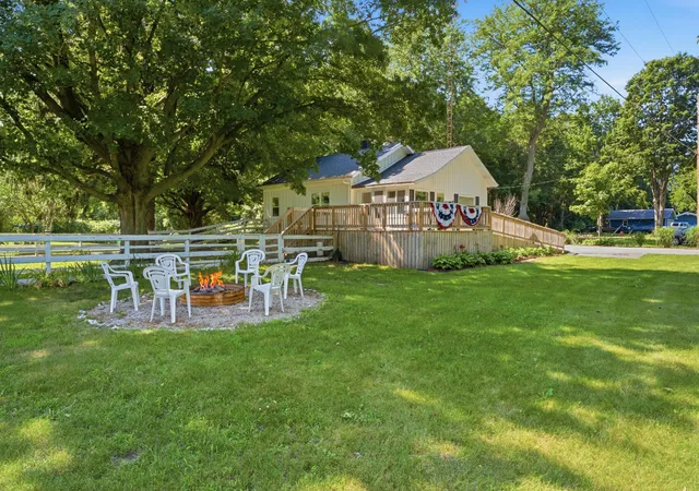 Photo 3 of Single family home for sale at 4136 Pier Rd, Benton Harbor, MI 49022 | MLS# 69026036225 | Listing updated on 2026-08-28