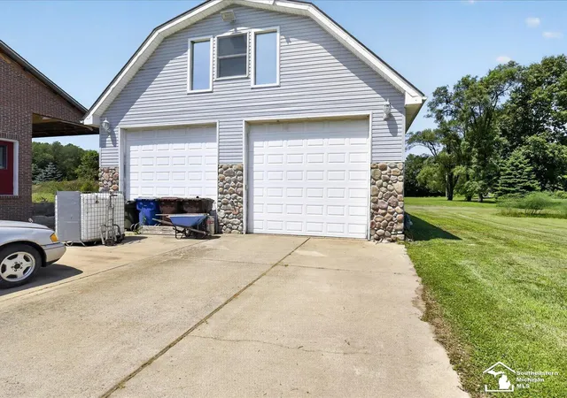 Photo 3 of Single family home for sale at 14844 Ida W Rd, Petersburg, MI 49270 | MLS# 57050215045 | Listing updated on 2026-07-29