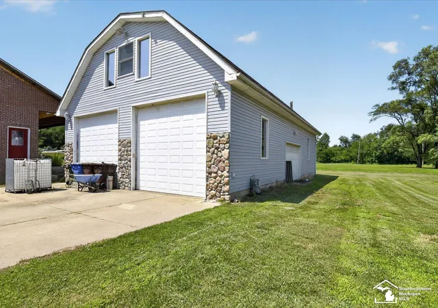 Photo 4 of Single family home for sale at 14844 Ida W Rd, Petersburg, MI 49270 | MLS# 57050215045 | Listing updated on 2026-07-29