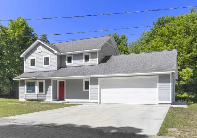 2nd image of 336 Bridge St, Frankfort, MI 49635 | MLS# 78080071125