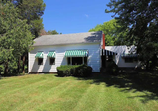Photo 2 of Single family home for sale at 825 E River Rd, Flushing, MI 48433 | MLS# 5050215048 | Listing updated on 2026-08-31