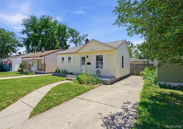 Photo 2 of Single family home for sale at 84 E Kalama Ave, Madison Heights, MI 48071 | MLS# 20261054735 | Listing updated on 2026-08-26