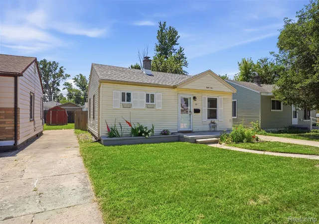 Photo 3 of Single family home for sale at 84 E Kalama Ave, Madison Heights, MI 48071 | MLS# 20261054735 | Listing updated on 2026-09-17