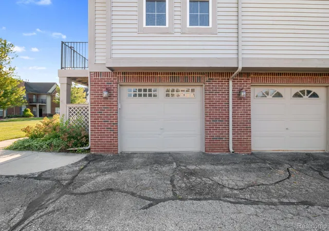 Listing Photo 4 - Condo for sale in building located at 3146 Primrose Ln, Ypsilanti, MI 48197