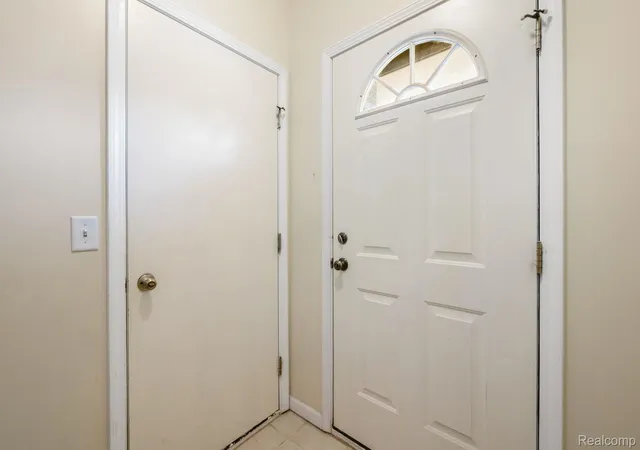 Listing Photo 5 - Condo for sale in building located at 3146 Primrose Ln, Ypsilanti, MI 48197