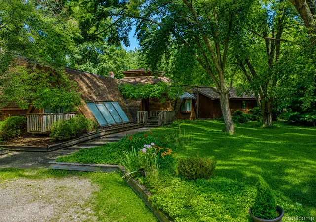 Photo 4 of Single family home for sale at 28966 Sibley Rd, Romulus, MI 48174 | MLS# 20261054743 | Listing updated on 2026-09-12