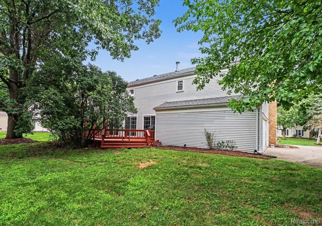Photo 2 of Single family home for sale at 35810 Fredericksburg Rd, Farmington Hills, MI 48331 | MLS# 20261054756 | Listing updated on 2026-09-14