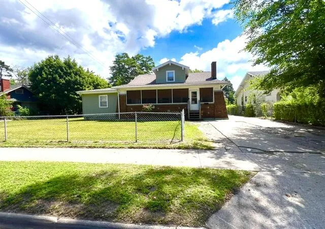 Photo 3 of Single family home for sale at 2216 Peck St, Muskegon, MI 49444 | MLS# 65026036258 | Listing updated on 2026-09-15