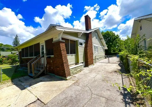 Photo 4 of Single family home for sale at 2216 Peck St, Muskegon, MI 49444 | MLS# 65026036258 | Listing updated on 2026-09-15