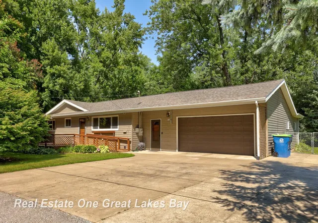 Photo 1 of Sale Pending at 6654 Davis Rd, Saginaw, MI 48604 | MLS# 61050215059 | Listing updated on 2026-07-21