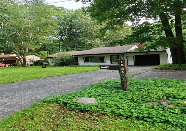 1st image of 1521 Woodslea Dr, Flint, MI 48507 | MLS# 20261054766