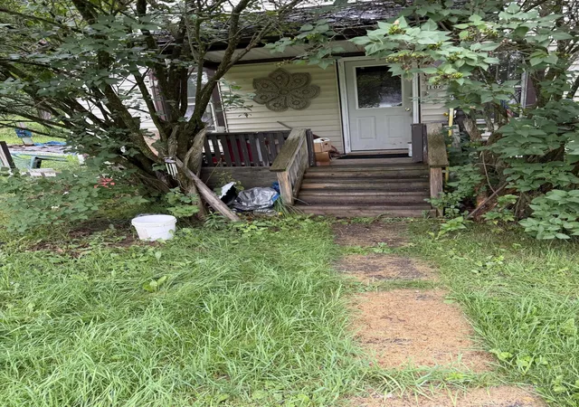 3rd image of 106 3Rd St, Crystal Falls, MI 49920 | MLS# 66026036261