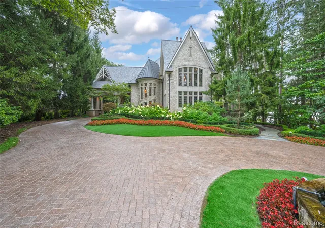 Photo 1 of Mansion for sale at 5621 Arbor Bay Ct, Brighton, MI 48116 | MLS# 20261054778 | Listing updated on 2026-10-15