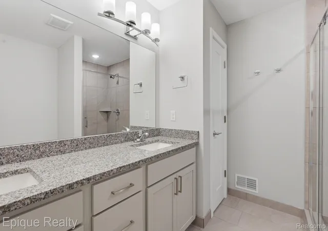 Listing Photo 2 - Condo for sale in building located at 25550 Grandview Ln, Novi, MI 48375 1866 - Unit #39