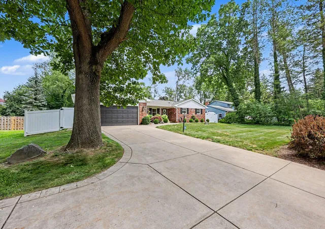 Photo 3 of Single family home for sale at 4815 Firethorne Dr, Jackson, MI 49201 | MLS# 55026036297 | Listing updated on 2026-08-01