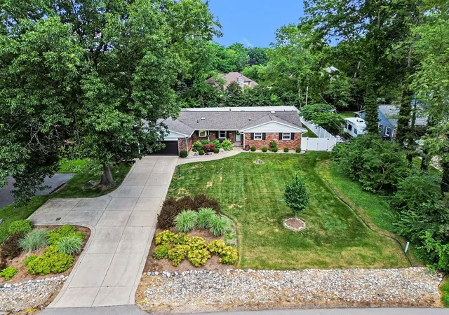 Photo 4 of Single family home for sale at 4815 Firethorne Dr, Jackson, MI 49201 | MLS# 55026036297 | Listing updated on 2026-08-01