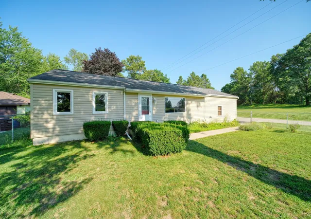Photo 1 of Single family home for sale at 5445 Sharon Dr, Jackson, MI 49203 | MLS# 55026036307 | Listing updated on 2026-08-31
