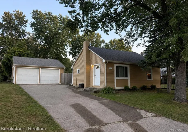 Photo 2 of Single family home for sale at 311 W Grand Traverse St, Commerce Township, MI 48382 | MLS# 20261054805 | Listing updated on 2026-08-31