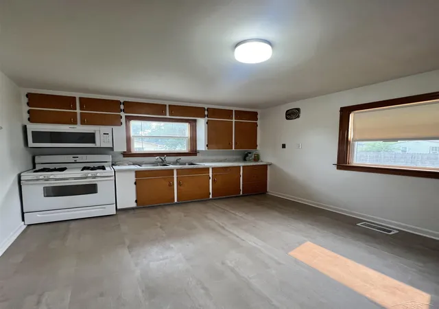 Photo 4 of Single family home for sale at 3035 Schaeffer St, Saginaw, MI 48604 | MLS# 61050215078 | Listing updated on 2026-08-26