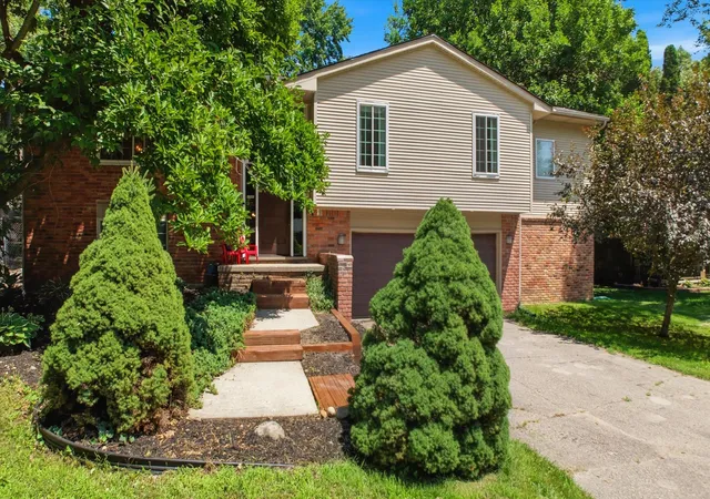 2nd image of 7737 Collingwood Dr, Brighton, MI 48114 | MLS# 81026036334