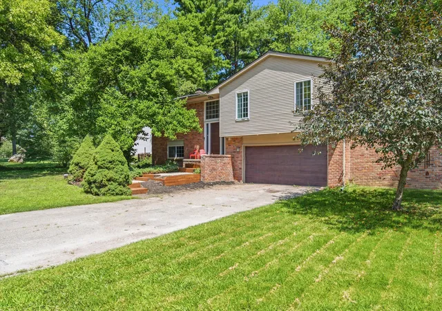 3rd image of 7737 Collingwood Dr, Brighton, MI 48114 | MLS# 81026036334