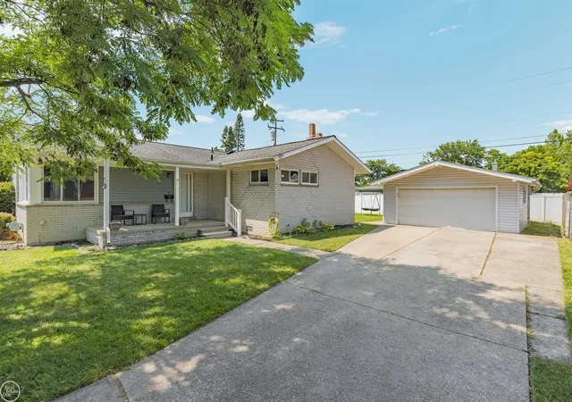 Photo 3 of Single family home for sale at 22405 E Schafer St, Clinton Township, MI 48035 | MLS# 58050215086 | Listing updated on 2026-07-27
