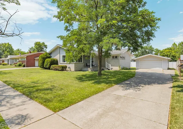 Photo 4 of Single family home for sale at 22405 E Schafer St, Clinton Township, MI 48035 | MLS# 58050215086 | Listing updated on 2026-07-27