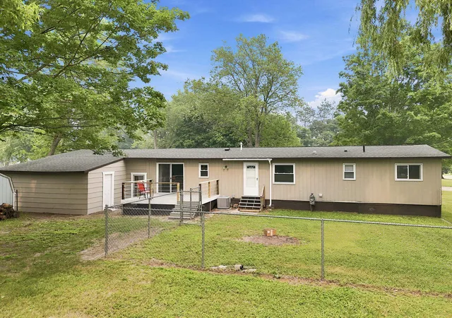 Photo 3 of Single family home for sale at 1250 Laurel St, Cadillac, MI 49601 | MLS# 78080071140 | Listing updated on 2026-10-05