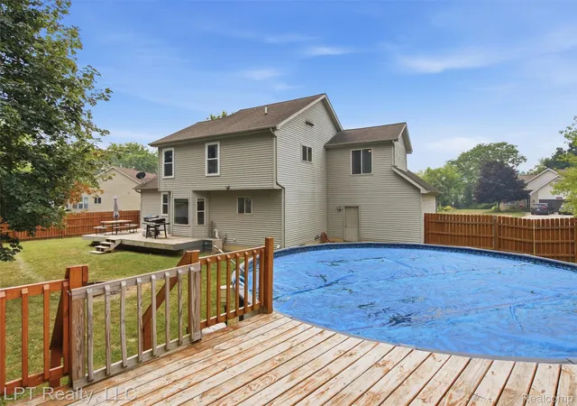 5th image of 2347 Meadowlane Ct, Burton, MI 48519 | MLS# 20261054829