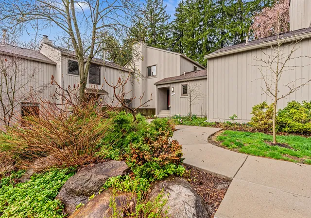 Listing Photo 5 - Condo for sale in building located at 2172 Overlook Ct, Ann Arbor, MI 48103