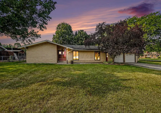 2nd image of 2436 Fountain Ln, Stevensville, MI 49127 | MLS# 69026036353