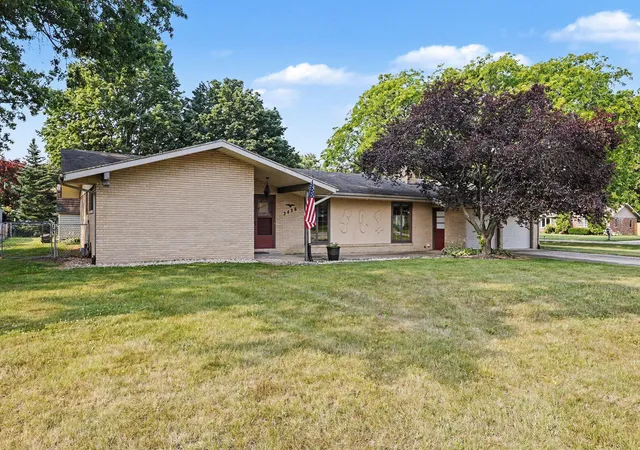 30th image of 2436 Fountain Ln, Stevensville, MI 49127 | MLS# 69026036353