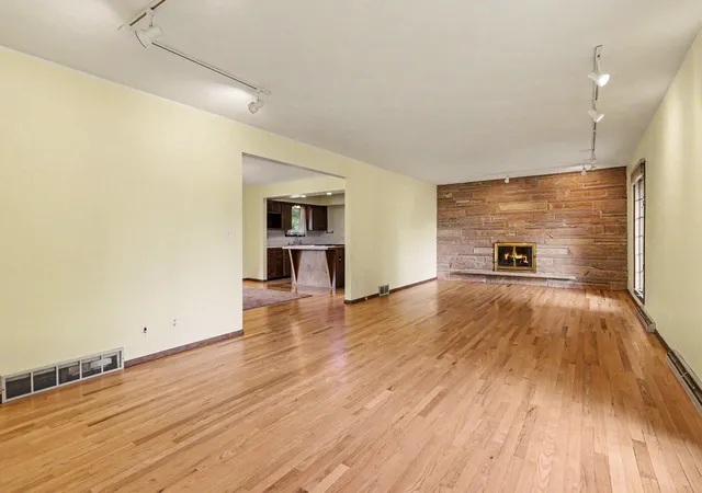 4th image of 2436 Fountain Ln, Stevensville, MI 49127 | MLS# 69026036353