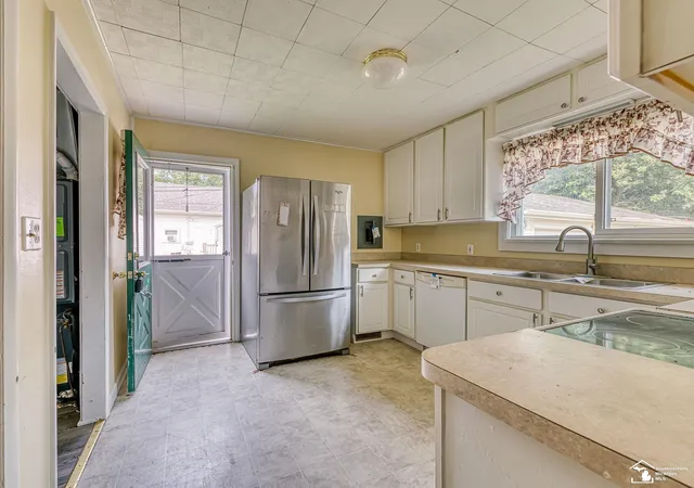 Photo 3 of Single family home for sale at 3278 Maplewood St, Monroe, MI 48162 | MLS# 57050215091 | Listing updated on 2026-07-30