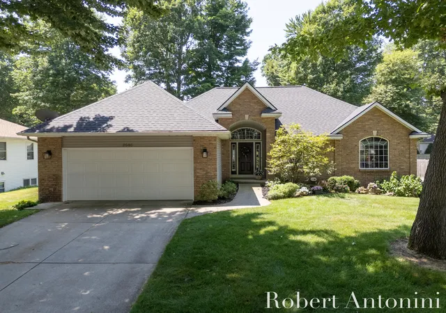Photo 1 of Sale Pending at 2516 Golfbury Dr Sw, Wyoming, MI 49519 | MLS# 65026036392 | Listing updated on 2026-07-21