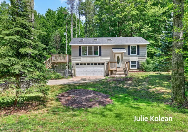 Photo 1 of Single family home for sale at 6570 Holly Dr, West Olive, MI 49460 | MLS# 71026036394 | Listing updated on 2026-08-24