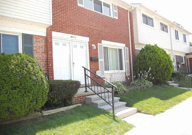 35th image of 8192 Farnum Ave, Warren, MI 48093 | MLS# 58050215107