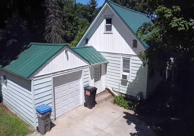 Photo 3 of Single family home for sale at 575 S Wolf Lake Rd, Egelston Township Muskegon, MI 49442 | MLS# 67026036403 | Listing updated on 2026-09-02