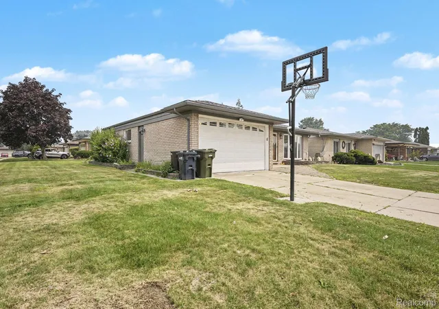 Photo 2 of Single family home for sale at 37400 Hacker Dr, Sterling Heights, MI 48310 | MLS# 20261054907 | Listing updated on 2026-09-09
